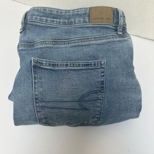 American Eagle Strigid Distressed Mom Hi-Rise Jean  Light Wash Size 14 short/pet